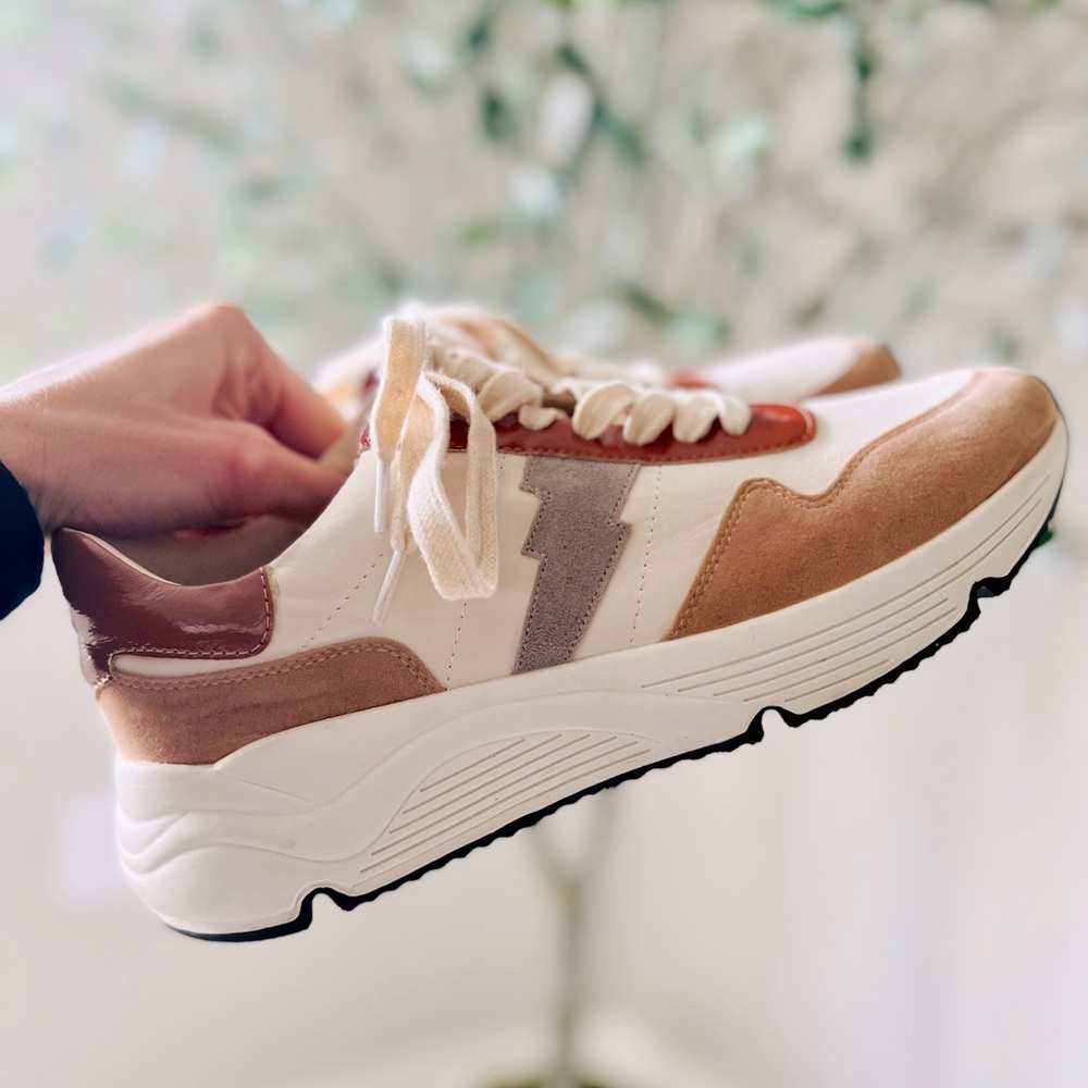 Bolt Running Sole Sneaker
